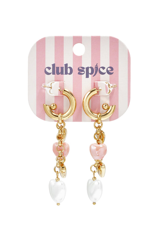 Ohrringe mit baumelnden Herzanhängern und Perlen