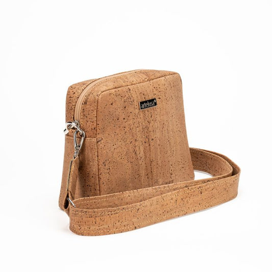 Umhängetasche aus Kork-Tabak.