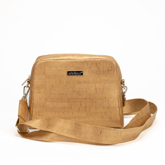 Umhängetasche aus Goldkork.