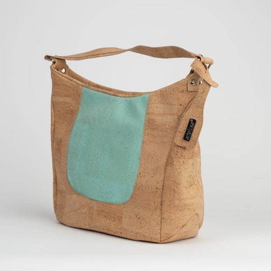 Umhängetasche aus Naturkork mit karibisch-grünem Panel