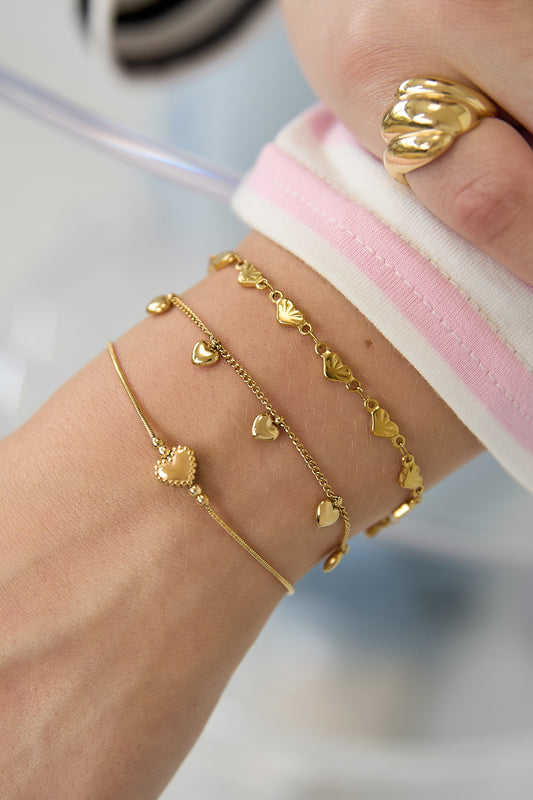 Minimalistisches Armband mit verziertem Herz