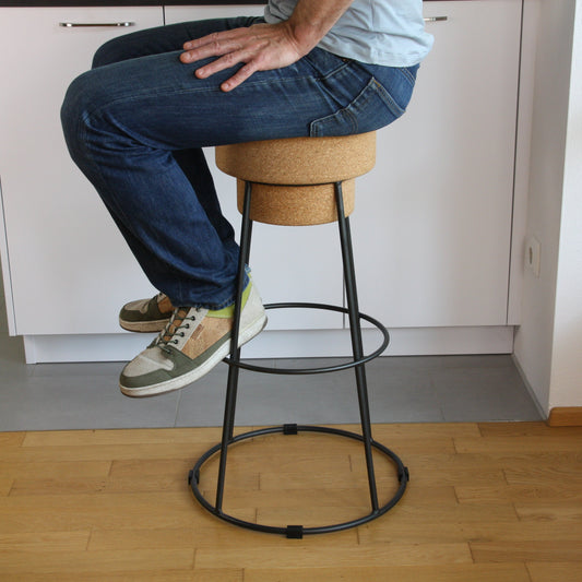 verKORKst Premium Barhocker aus Kork und Metall Individualisierbar Stopper Hocker Bar Stool