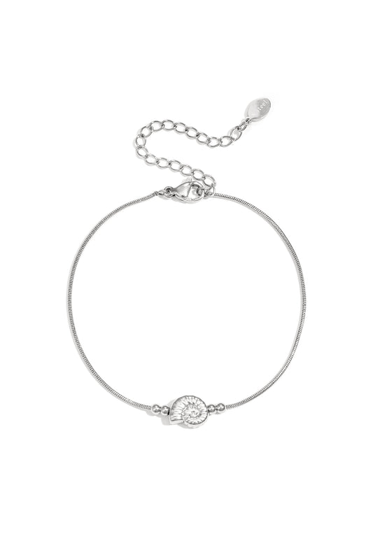 Minimalistisches Armband mit spiralförmiger Muschel