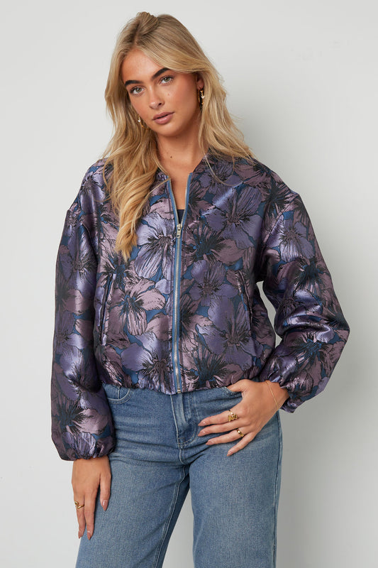 casual-webstoff-jacke-damen-floral-design-modern-outfit