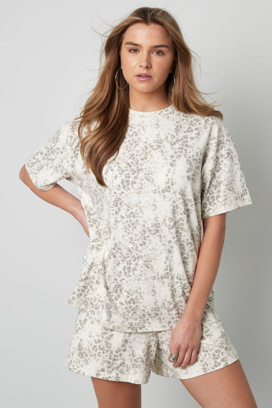 baumwolle-damen-oversized-tshirt-am-model