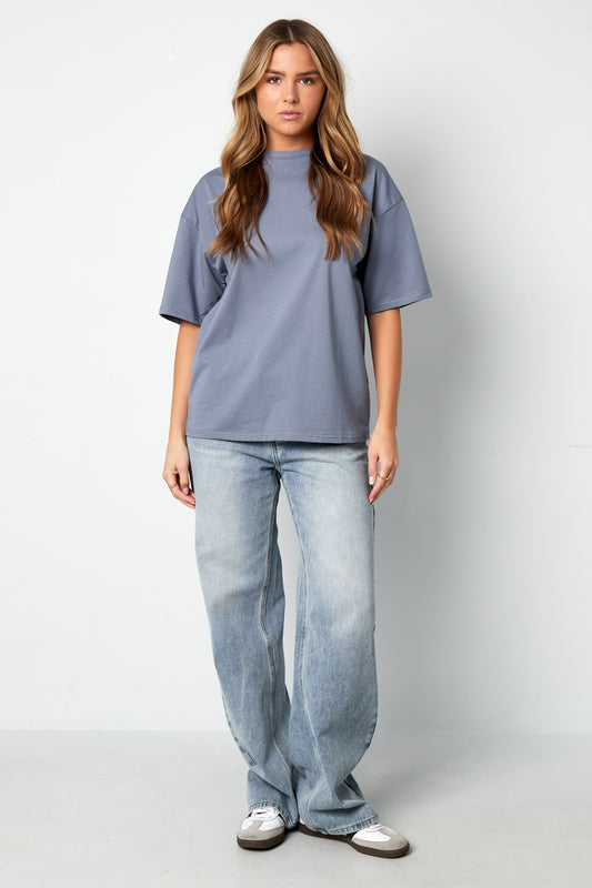 einfarbiges-baumwolle-damen-t-shirt-am-model
