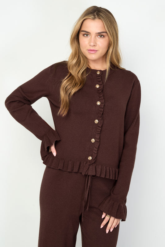 eleganter-rueschen-cardigan-am-model