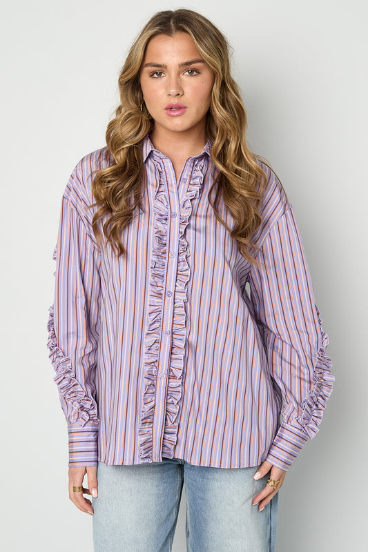 rueschen-damen-bluse-am-model-elegant