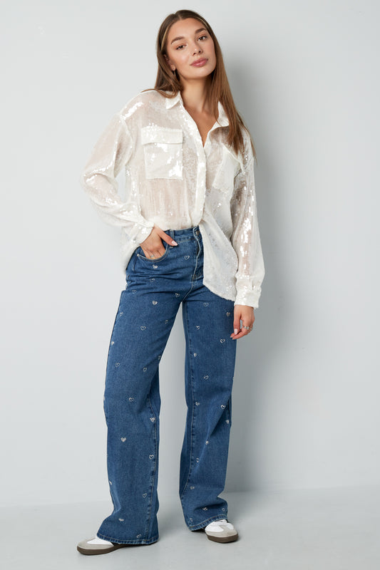 fruehling-sommer-damenbluse-am-model