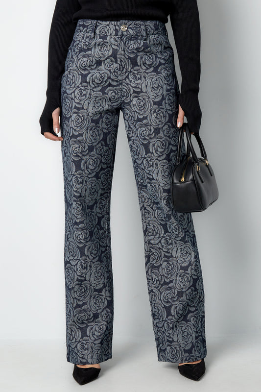 gerade-hose-damen-am-model