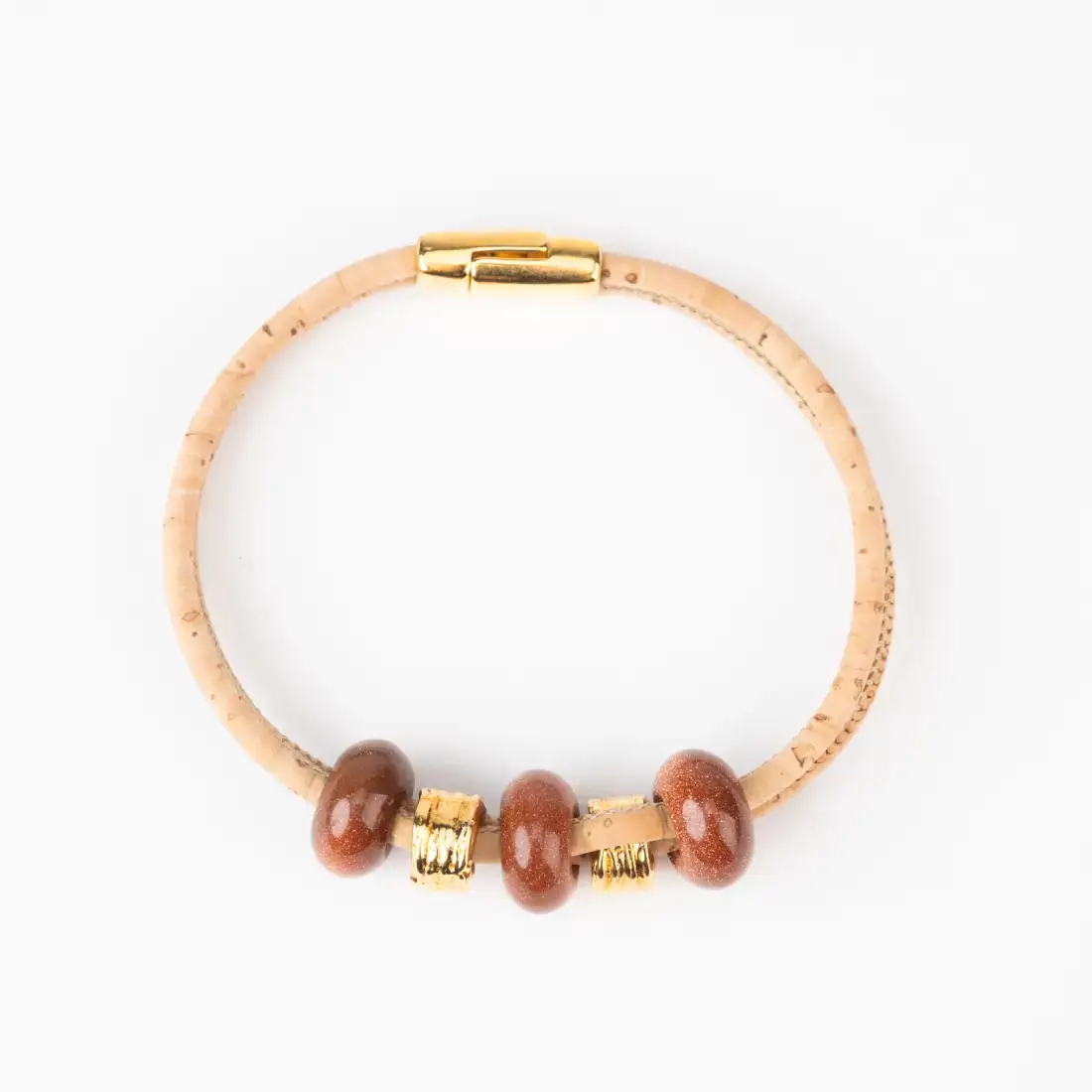 Nachhaltiges Damenarmband aus Naturkork mit brauner Keramik und Golddetails