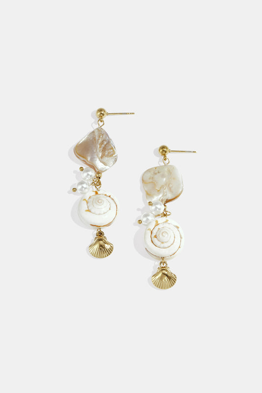 Ohrhänger aus Edelstahl mit Muschelmotiv in eleganter Frontansicht für Damen