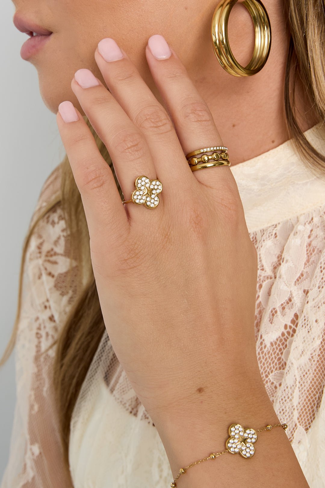 Minimalistische Ringe aus 14-karätig vergoldetem Edelstahl, Clover Simple Daily Simple Serie, Damenschmuck
