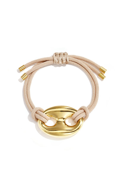 Satinarmband mit Knopfdetail