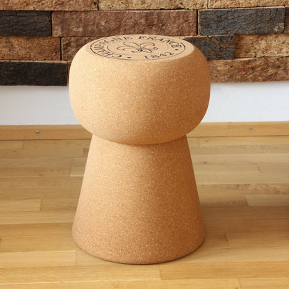 verKORKst Premium Kork-Beistelltisch und Hocker in Form eines riesigen Champagnerkorken  Individualisierbar  Bar-Stool und Bar-Table XL Champagner Kork Barhocker und Bartisch