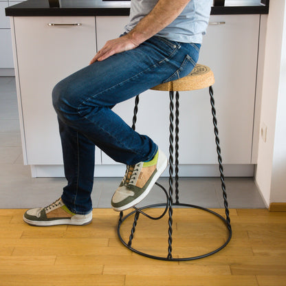 verKORKst Premium Champagner Barhocker aus Kork und Metall  Individualisierbar  stapelbar  Muselet Design  Bar Stool  Made in Portugal