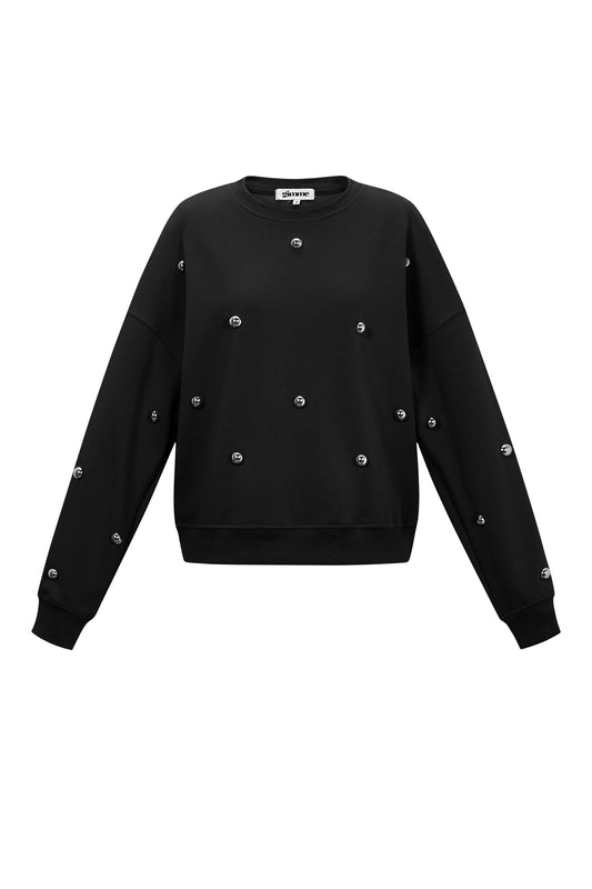 Der Nietenpullover