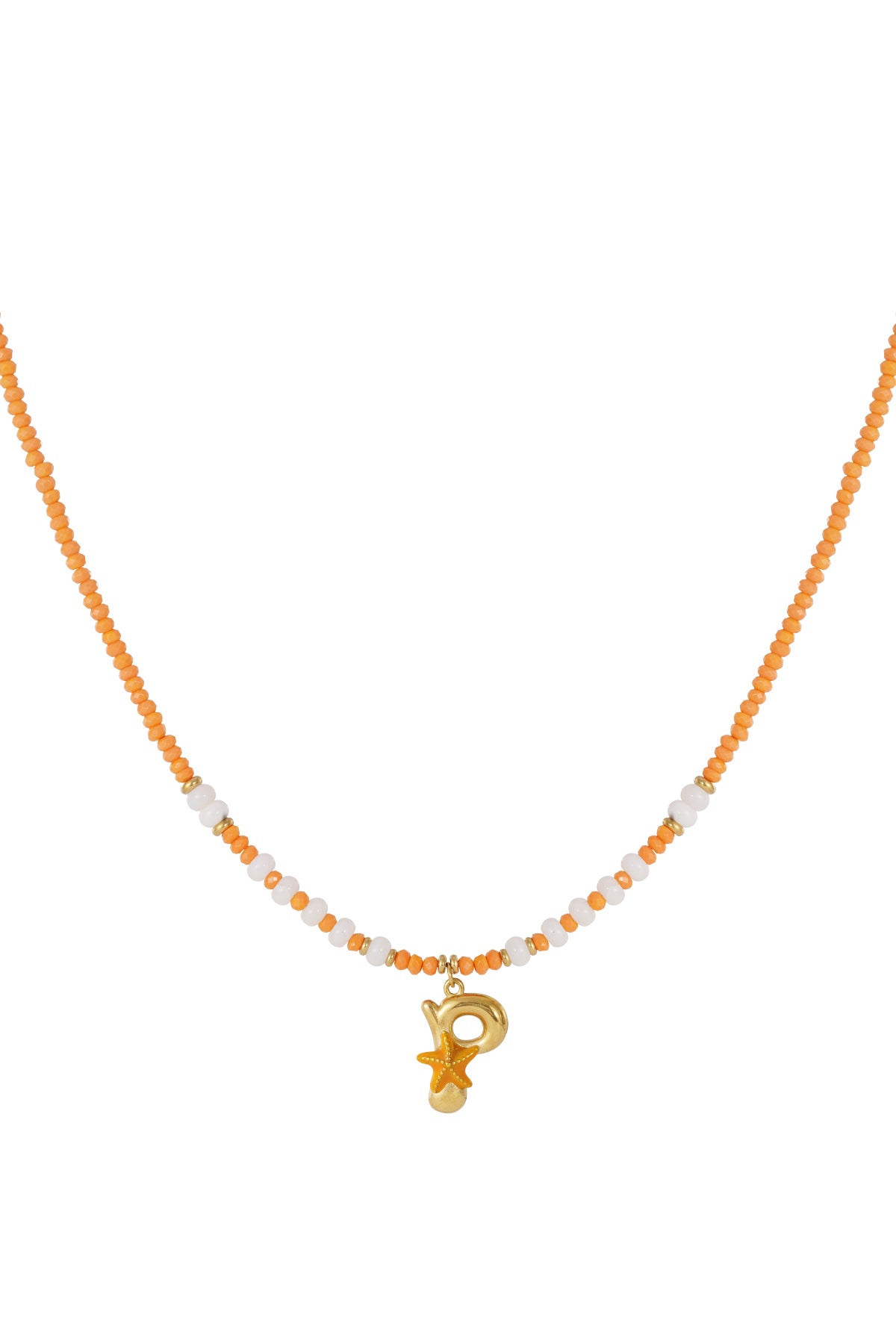 Fröhliche Perlenkette mit Initialen und Anhängern