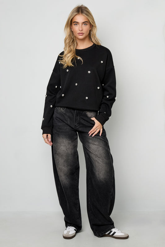 Der Nietenpullover