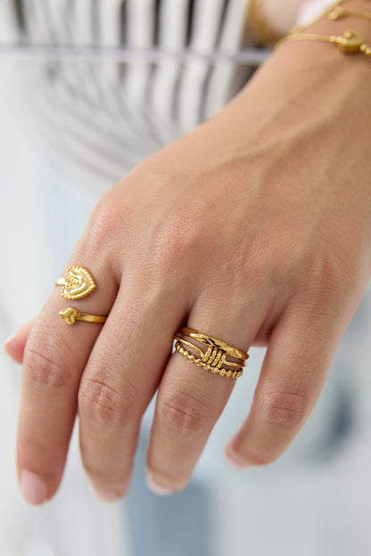 Mehrlagiger Ring mit minimalistischem gedrehtem Detail