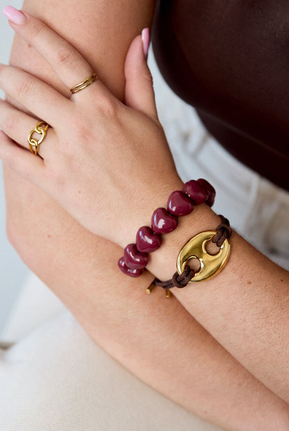 Satinarmband mit Knopfdetail