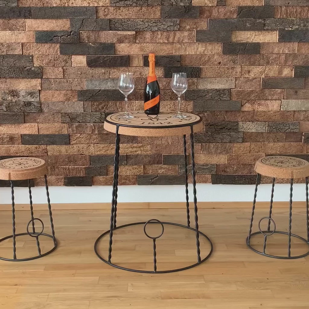 verKORKst Premium Champagner Hocker und Champagner Tisch aus Kork und Metall  Individualisierbar  Stapelbar Bar Stool und Bar Table Muselet Design Vintage Barhocker und Bartisch