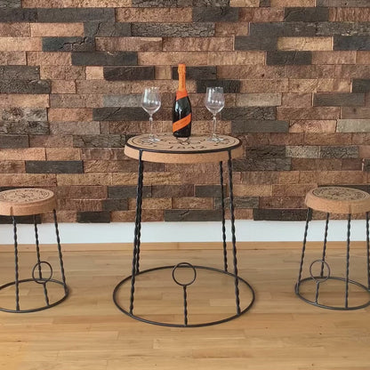 verKORKst Premium Champagner Hocker und Champagner Tisch aus Kork und Metall  Individualisierbar  Stapelbar Bar Stool und Bar Table Muselet Design Vintage Barhocker und Bartisch
