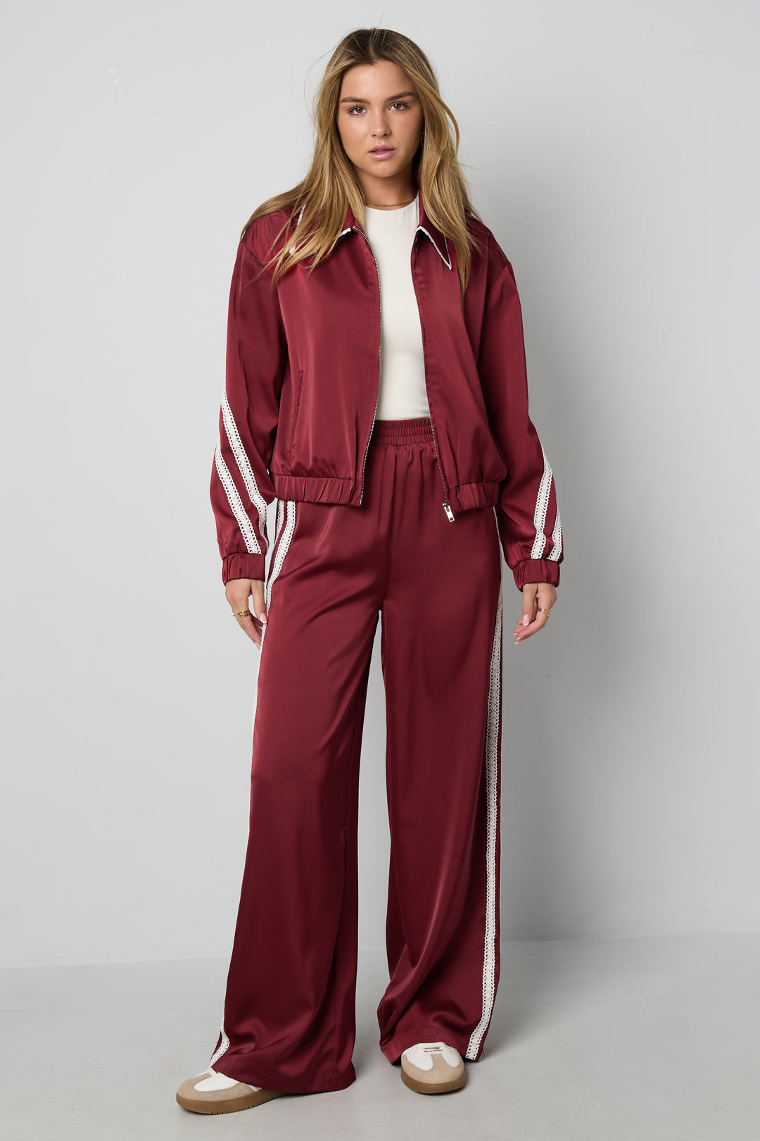 Gewebte Polyesterfaser Damenjacke Sportlich Farbkontrast 2-teiliges Set