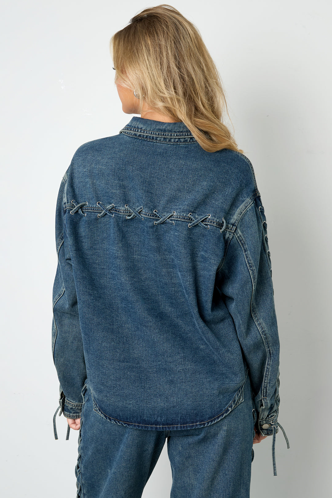 baumwoll-jeansjacke-damen-casual-chic-look