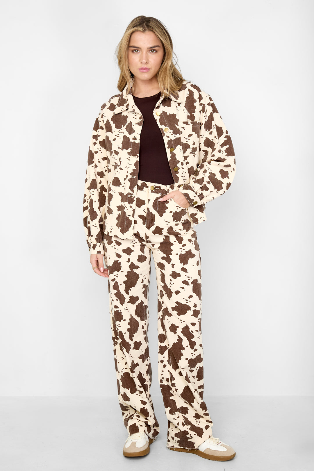 cowgirl-leopardenjeans-animal-print-texture-close