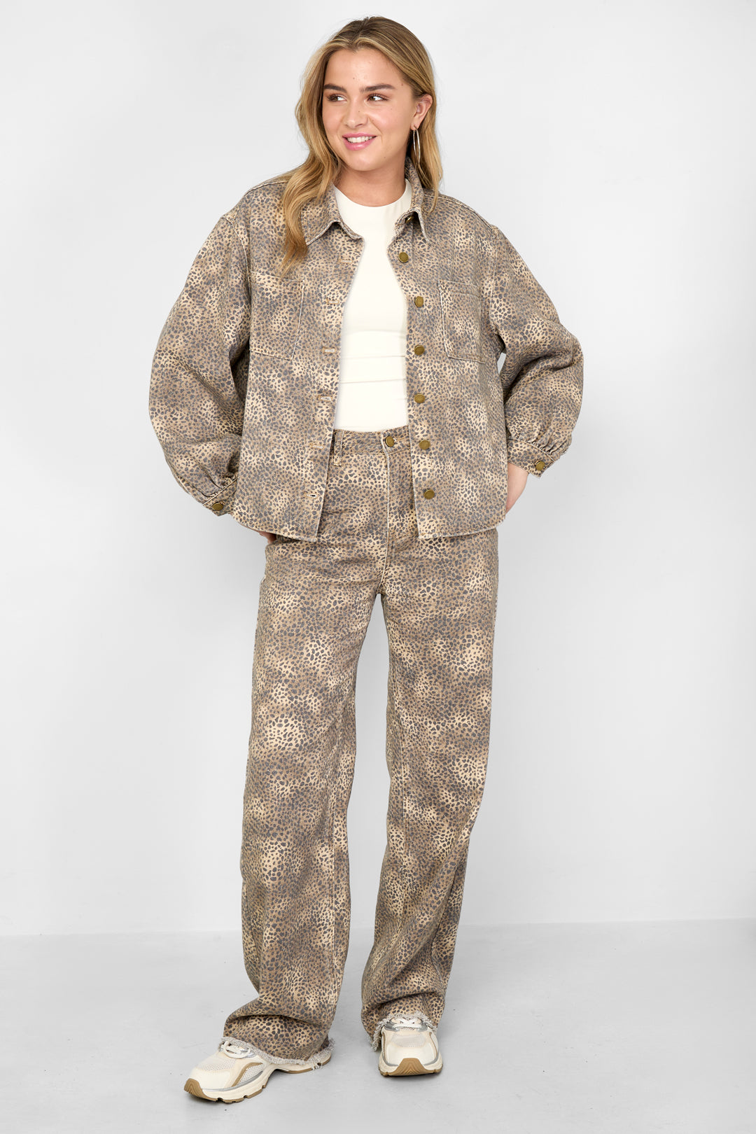 cowgirl-leopardenjeans-minimal-styling-fashion