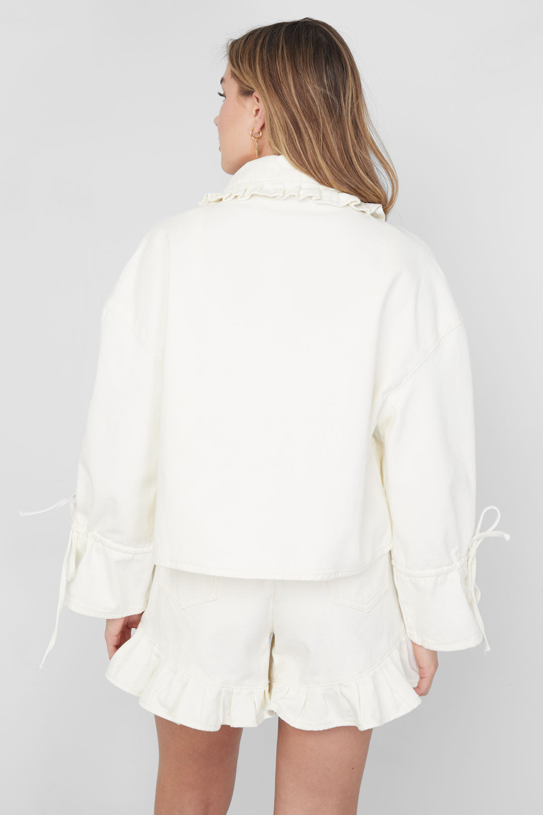 die-kiana-jacke-damen-elegant-outfit-styling-idea