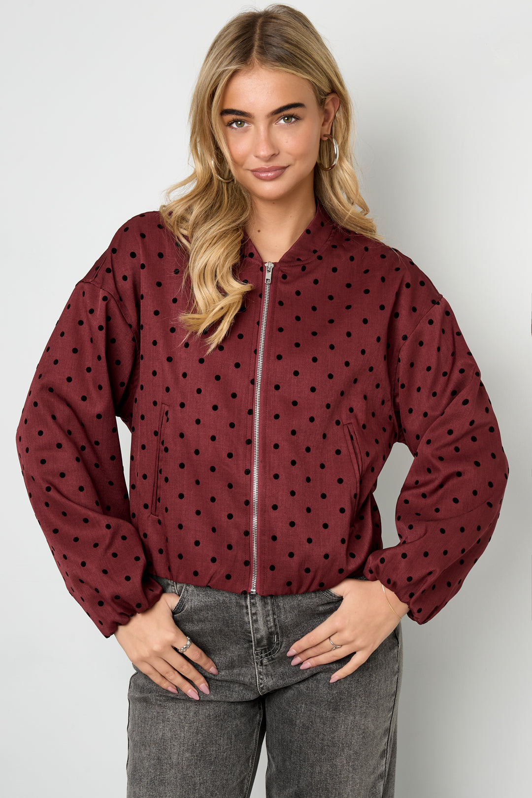 gepunktete-jacke-damen-elegant-back-view