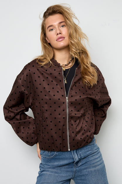 gepunktete-jacke-damen-elegant-model-wear-style