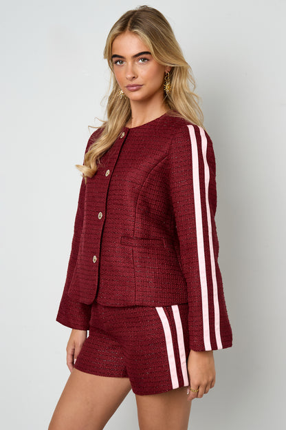 gewebte-karo-damenjacke-elegant-side-view-fit
