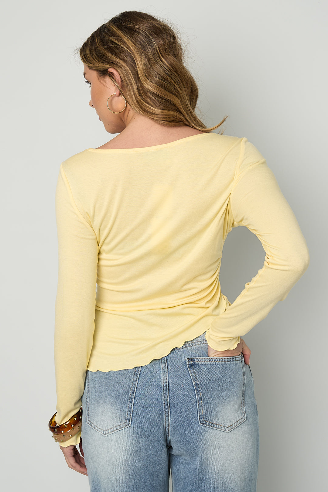 langarmshirt-mit-raffung-damen-elegant-minimal-style-look