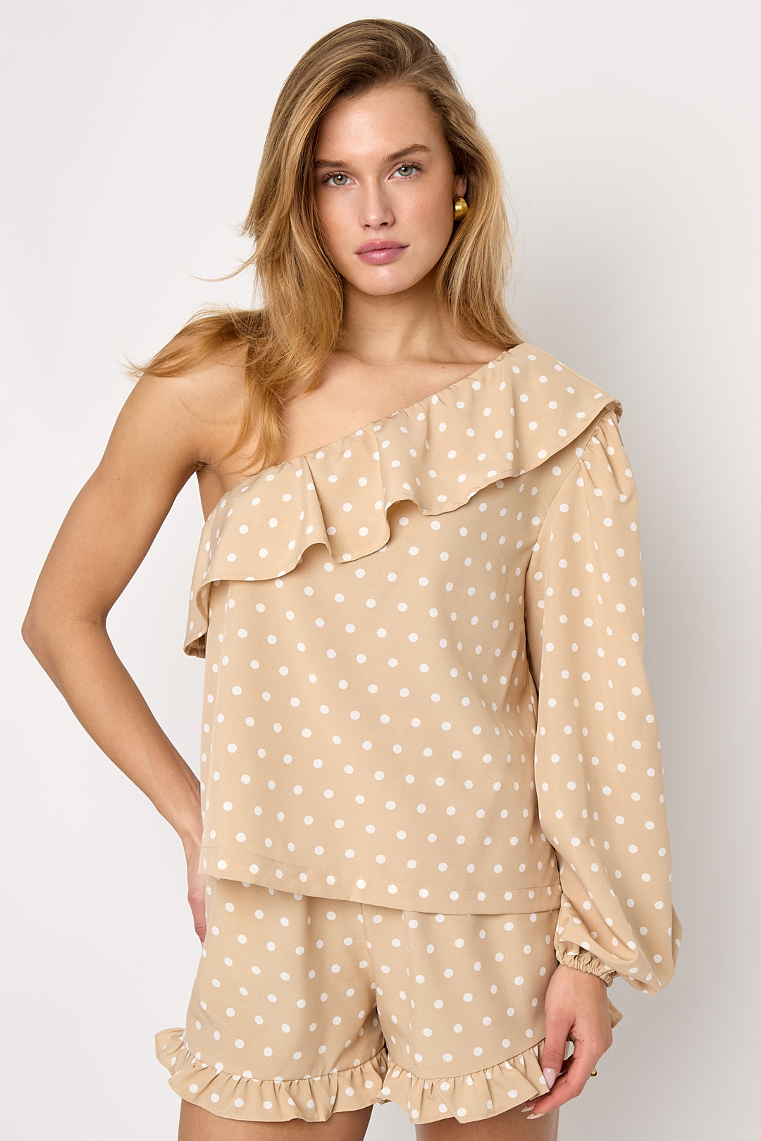 macy-off-shoulder-top-damen-elegant-side-view-fit