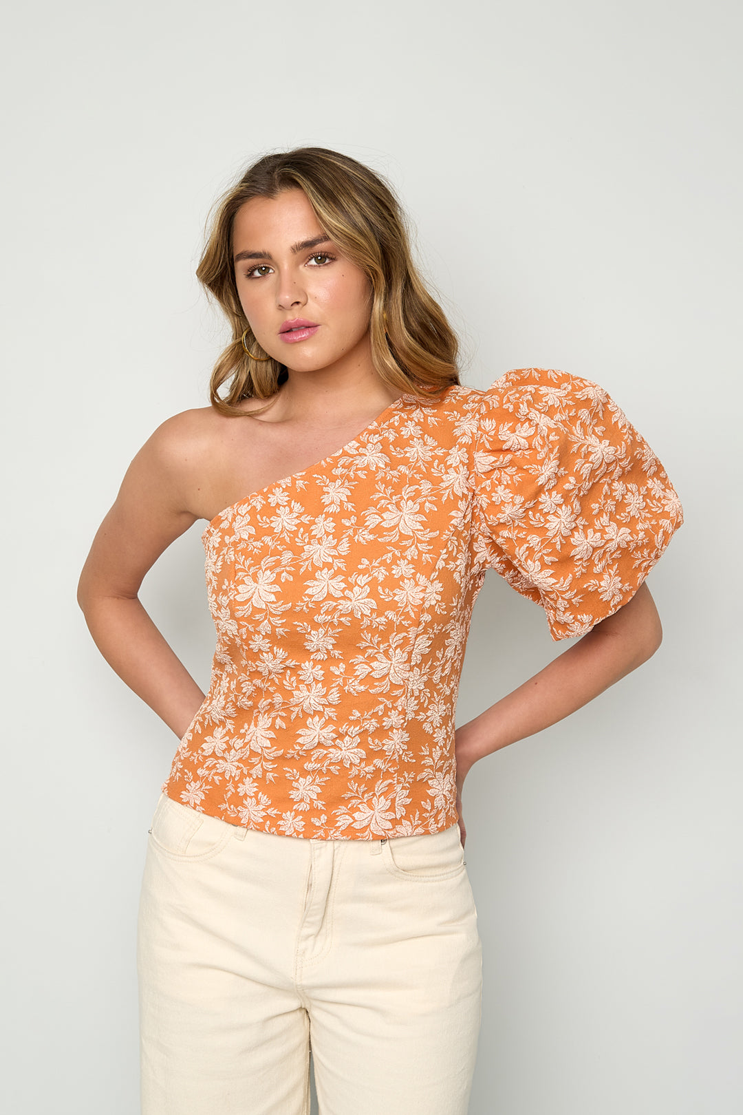one-shoulder-blumen-top-damen-elegant