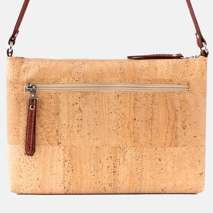 outdoor-handtasche-naturrot-damen-lifestyle-look