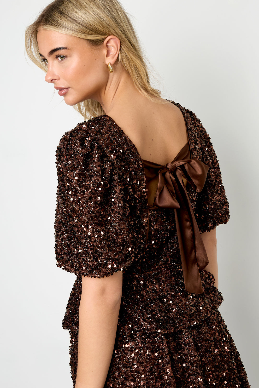 pailletten-damen-kurzarm-oberteil-gewebt-elegant-close-detail-fabric