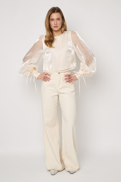 schimmernde-perlenbluse-damen-elegant-close-fabric-detail