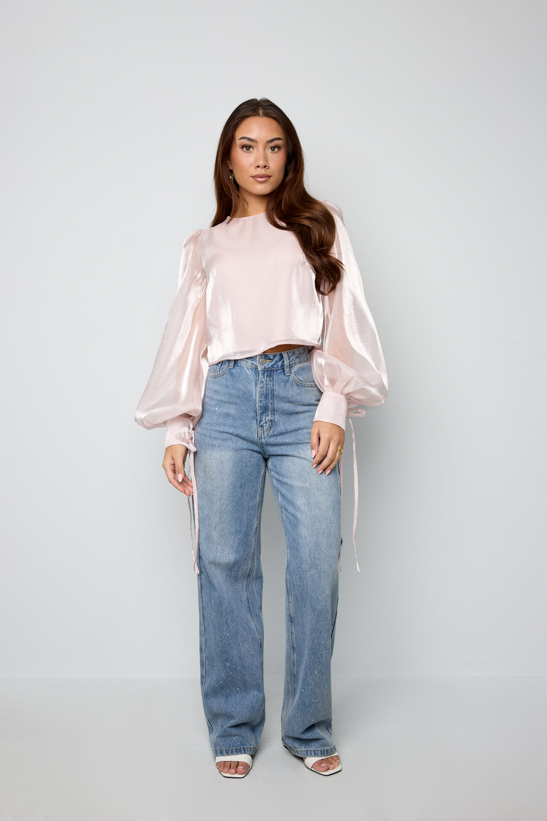 schimmernde-perlenbluse-damen-elegant-evening-style-outfit