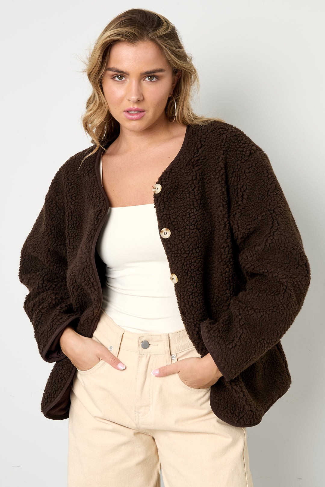 teddy-mantel-damen-lang-kuschelig-elegant-back-view