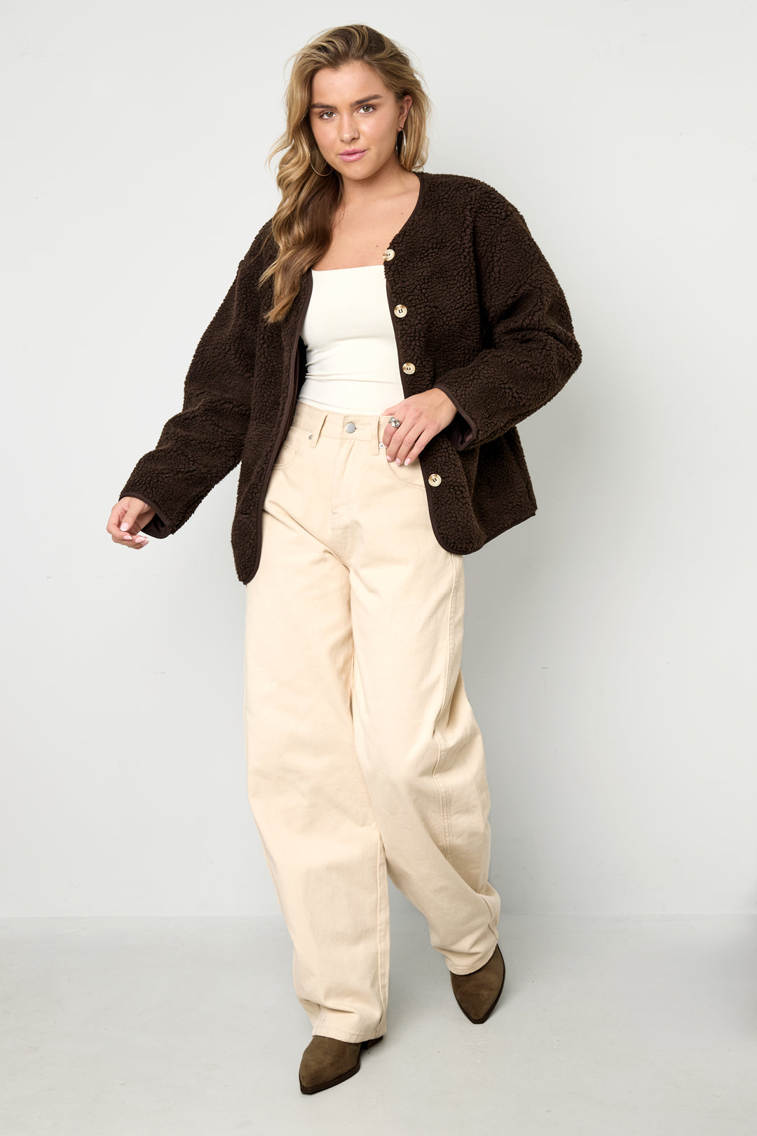 teddy-mantel-damen-lang-kuschelig-elegant-outfit-styling-idea