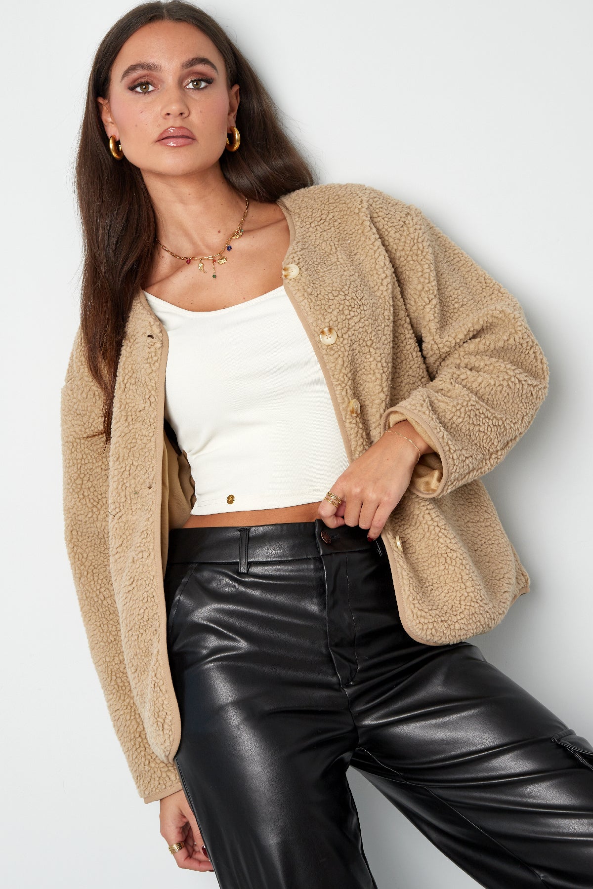 teddy-mantel-damen-lang-kuschelig-elegant-side-view-fit