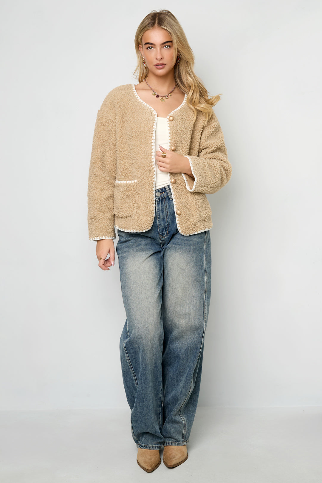 zoe-damen-jacke-elegant-model-wear-style