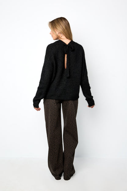 Pullover mit offenem Rücken