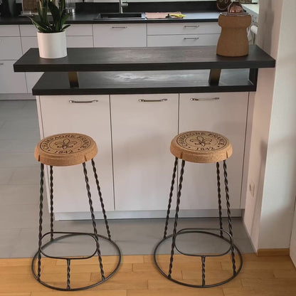 verKORKst Premium Champagner Barhocker aus Kork und Metall  Individualisierbar  stapelbar  Muselet Design  Bar Stool  Made in Portugal