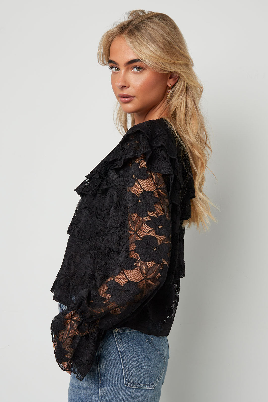 blumenmuster-bluse-detailaufnahme