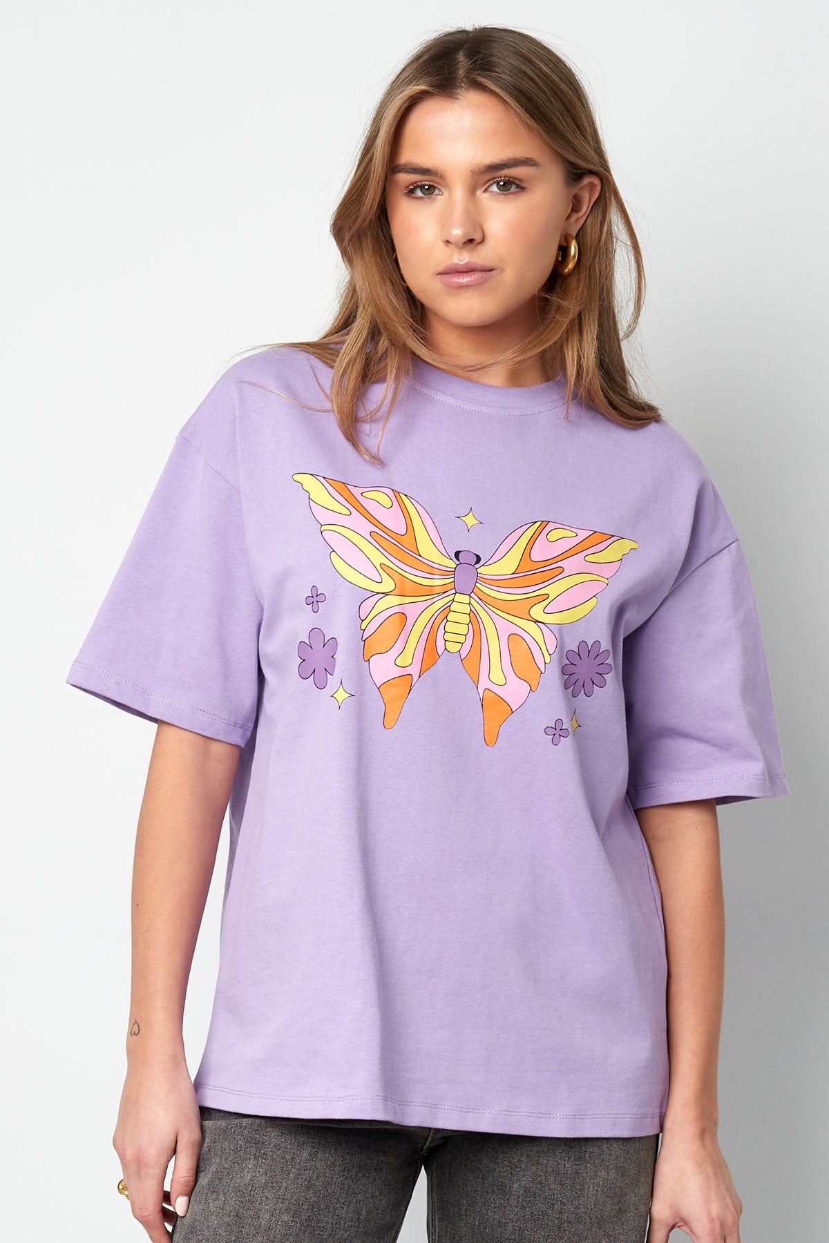 schmetterlingsdruck-damen-oversized-tshirt-vorderansicht